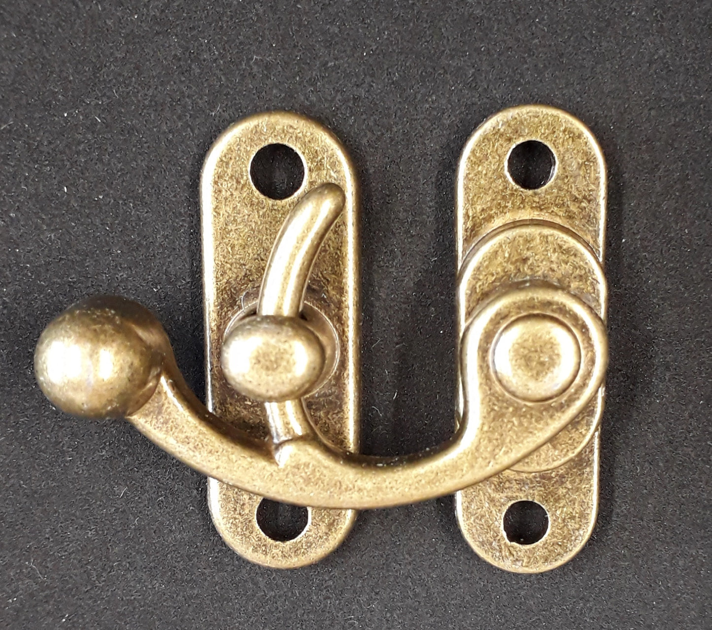 Hook & Eye Bag Catch 34x37